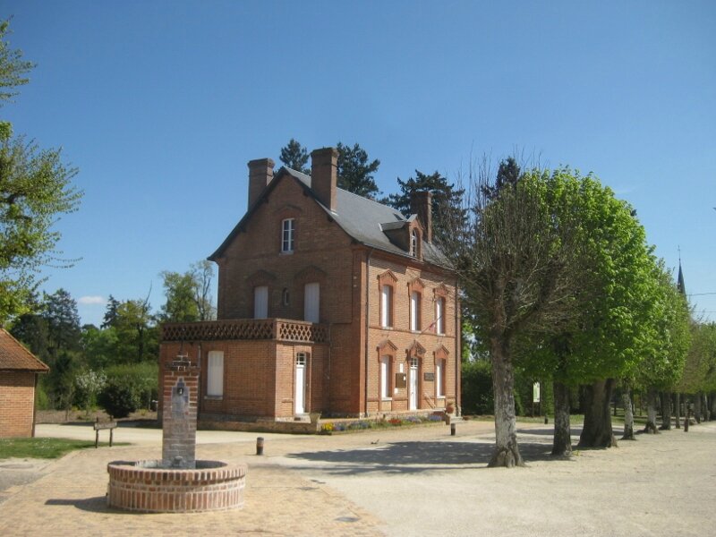 la mairie de Brinon-sur-Sauldre