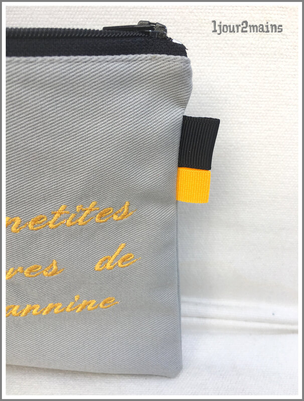 trousse grise et jaune ruban