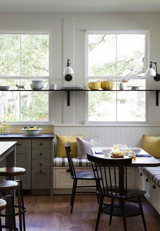 Farmhouse-kitchen-with-Banquette-Remodelista