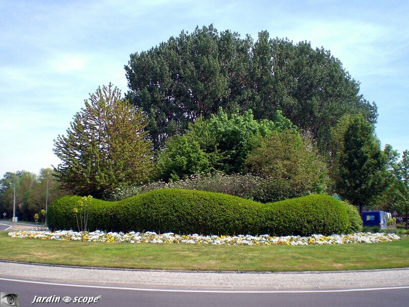 Rond point route de Paris à Bourges