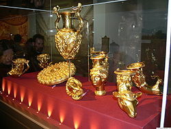 250px_Thracian_treasure_NHM_Bulgaria