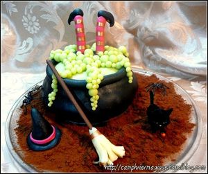 gâteau sorcière tombée dans son chaudron_halloween 2012