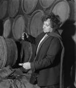 Dégustation de vin avec Colette, Nuits-Saint-Georges, Bourgogne (André Kertész, 1930)