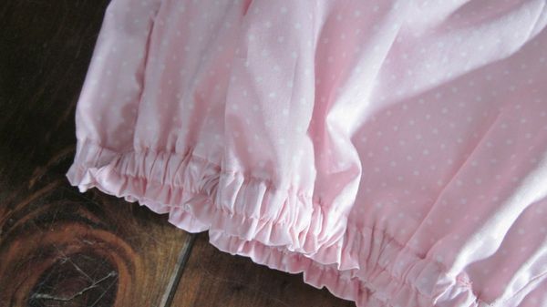 Culotte rose à pois blancs avec noeud à carreaux (2)