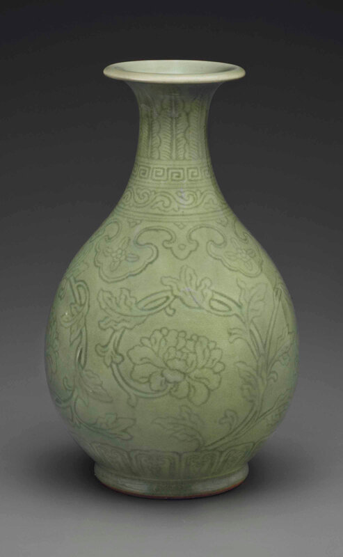 2013_NYR_02726_1361_000(an_unusual_celadon-glazed_carved_pear-shaped_vase_yuhuchunping_18th_ce)