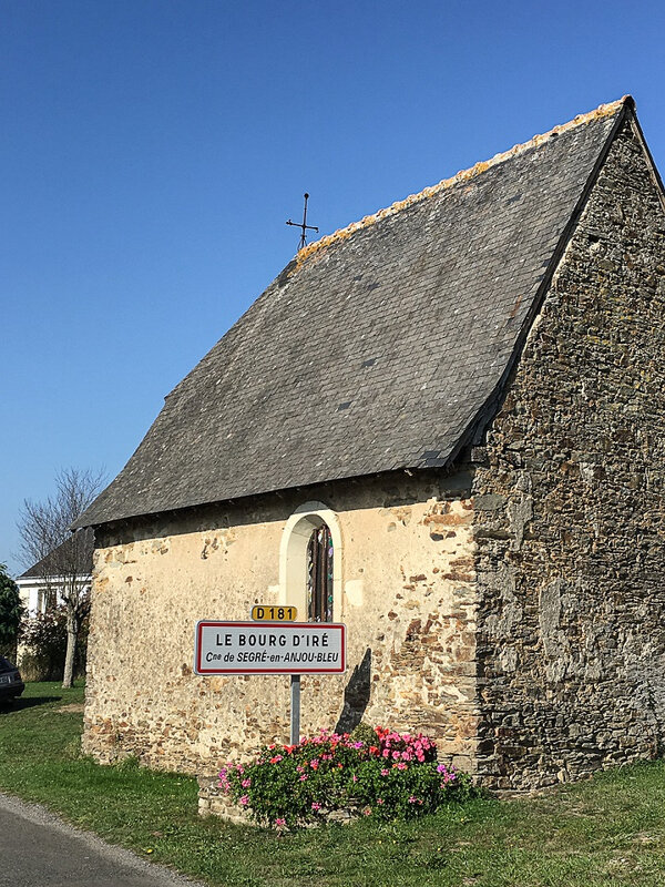 LE BOURG D'IRE chapelle-buron1