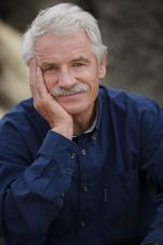 800px-Yann_Arthus-Bertrand_portrait