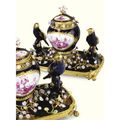 Rare paire de petits <b>pots</b>-<b>pourris</b> en porcelaine de Vincennes et bronze doré d'époque Louis XV