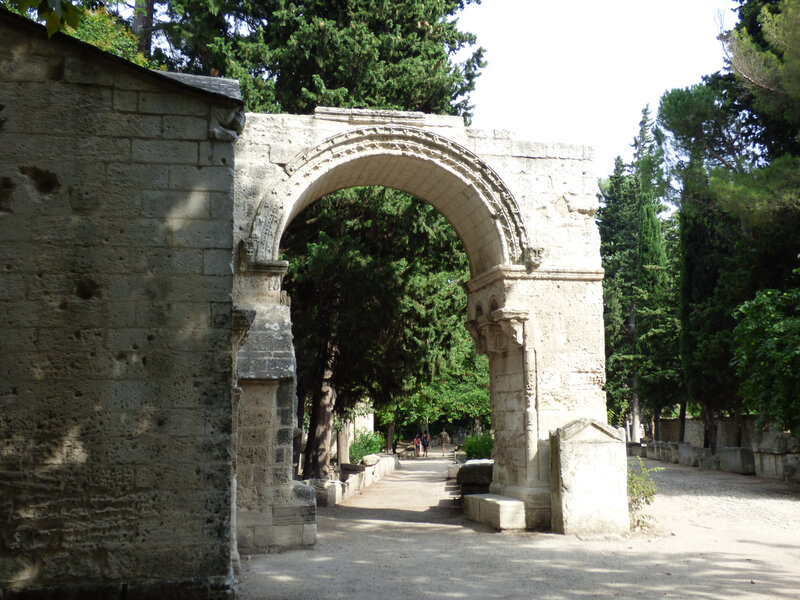 11 Arles Alyscamps (2)