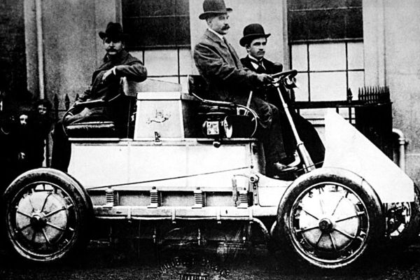 1901_voiture_electrique_de_Porsche_et_Lohner