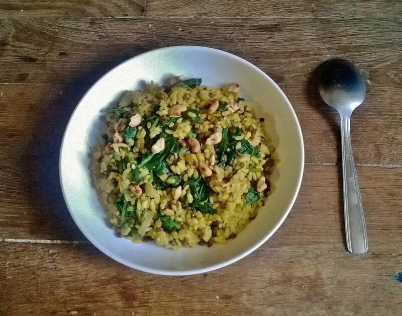 riz sauté au curry épinard, pois chiche raisin sec nox de cajou