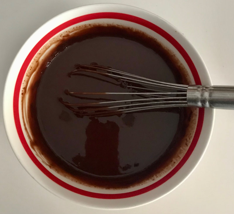 mélanger les deux chocolats avec le mélange crème/lait bouillis