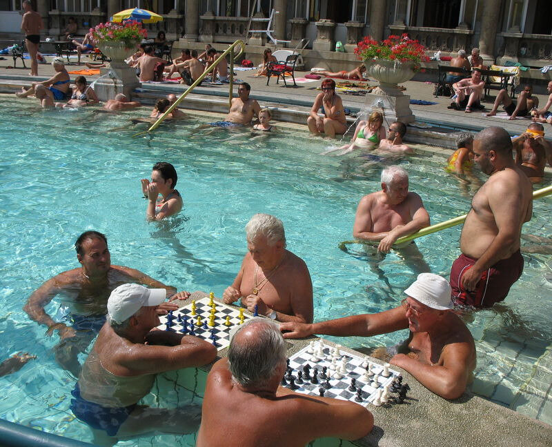 Budapest, Széchenyi Gyogyfürdo, bassins, échecs (Hongrie)