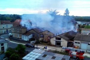 Coutras un pâté de maison détruit par les flammes hier