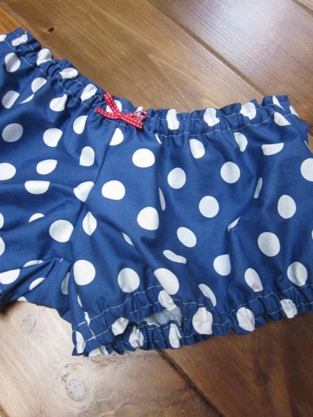 Culotte en coton bleu à gros pois blancs et noeud rouge sur le devant - taille M (4)