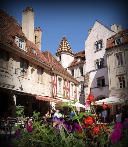 Au coeur de la riche région Bourgogne, il est une cité médiévale...