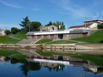Les installations du Sport Nautique de Bergerac ( aviron)