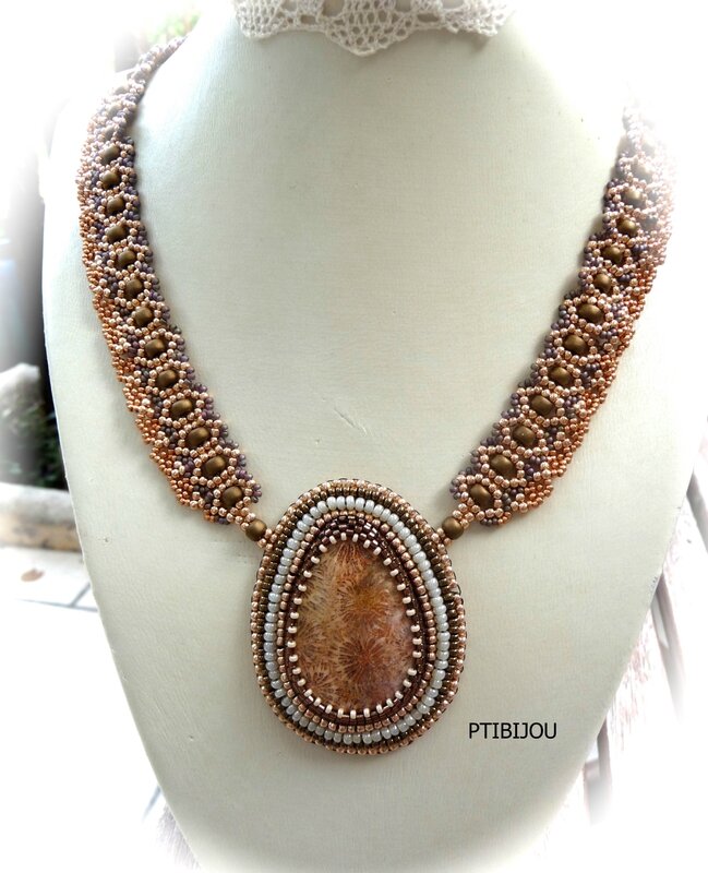 COLLIER CABOCHON PIERRE MARRON