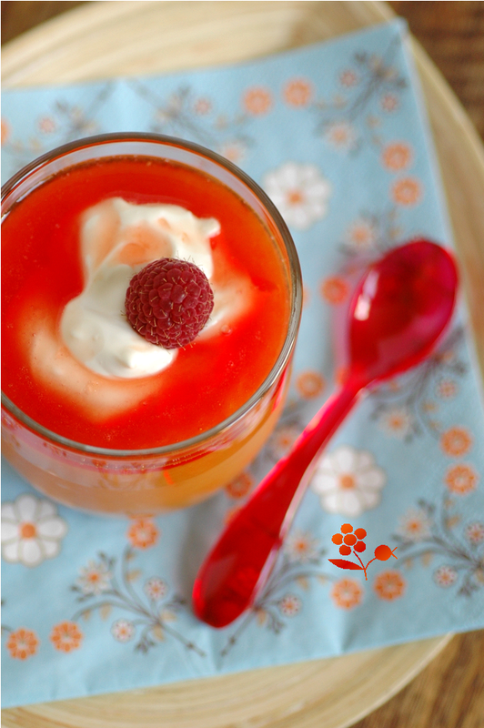 Compote de pêches jaunes, crème fraîche & coulis de fraises Tagada_2