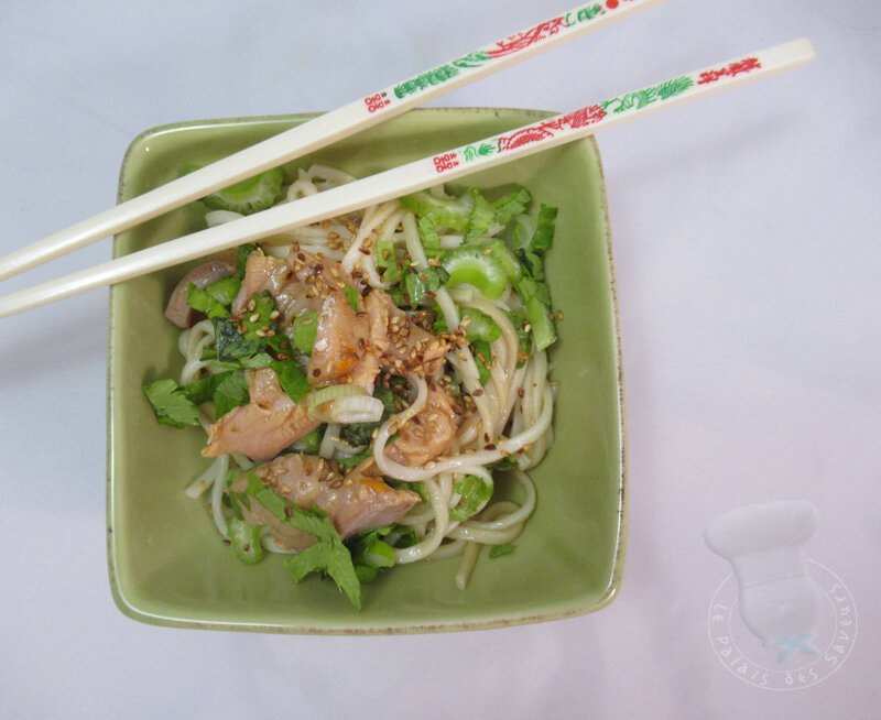 Salade de Udon au saumon mariné à l'orange