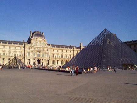pyramides_du_Louvre