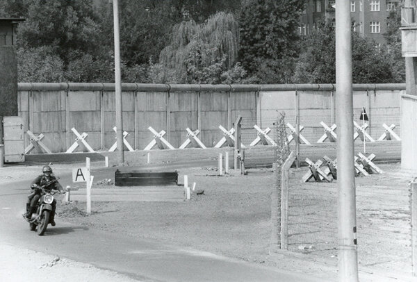 Hamm_Berliner Mauer_Vopo 1976