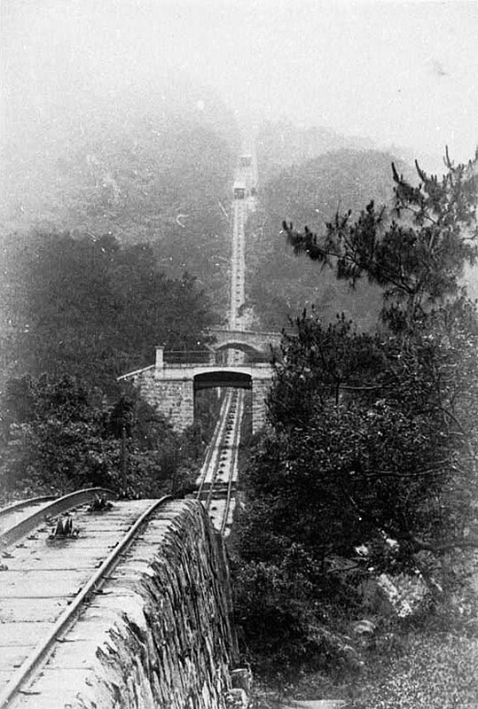 28---Peaktram1897