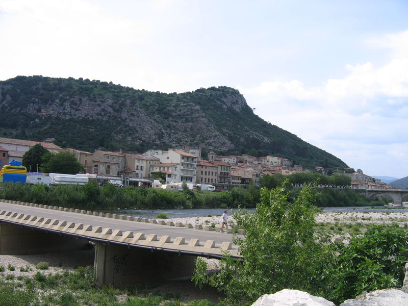 Anduze : le pont et le village