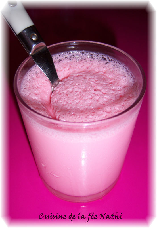 Yaourts à la fraise Tagada recettes Macarons Hello Kitty à la fraise tagada et Joyeuses fêtes !