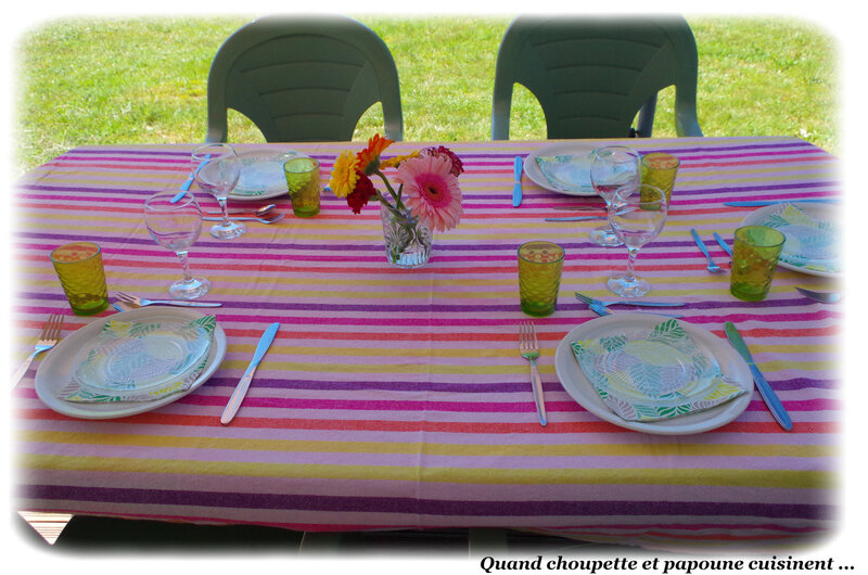 table déjeuner en terrasse tout simplement-9718