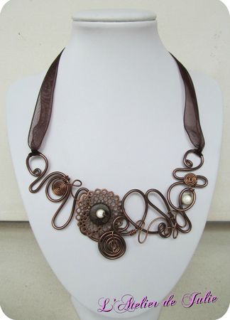 collier estampilla marron