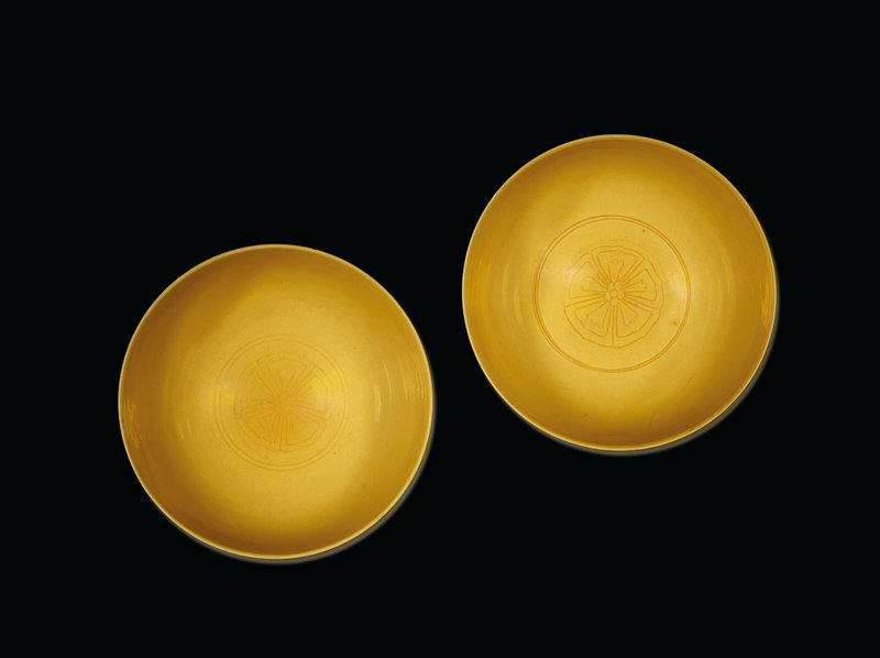 2022_PAR_19770_0502_002(paire_de_bols_en_porcelaine_201maill201e_jaune_chine_dynastie_qing_mar123502)