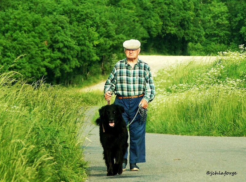 Homme et son chien vaux 10 Mai 2008 (1)