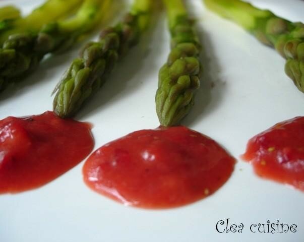 Asperges sauce aux fraises