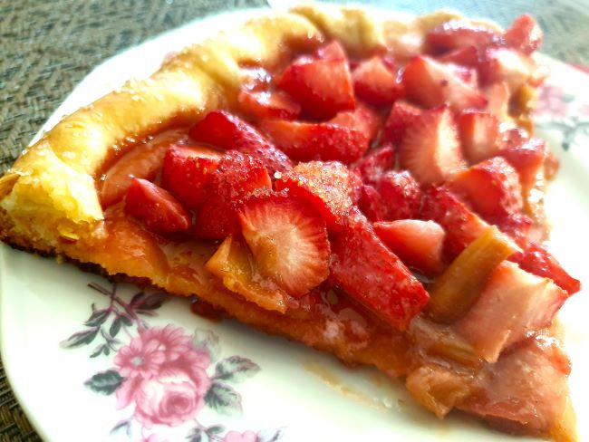 tarte caramélisée fraises-rhubarbe;!