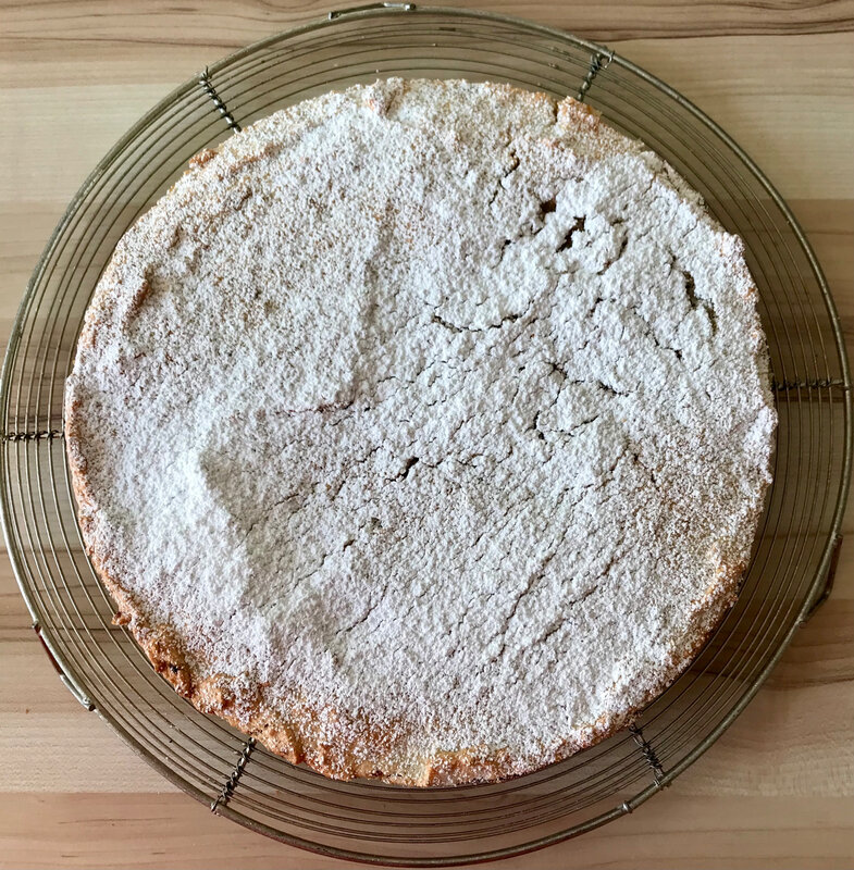 tarte à la rhubarbe macaronnée
