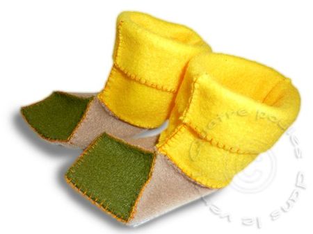 chaussons-jaune-beige-et-v3