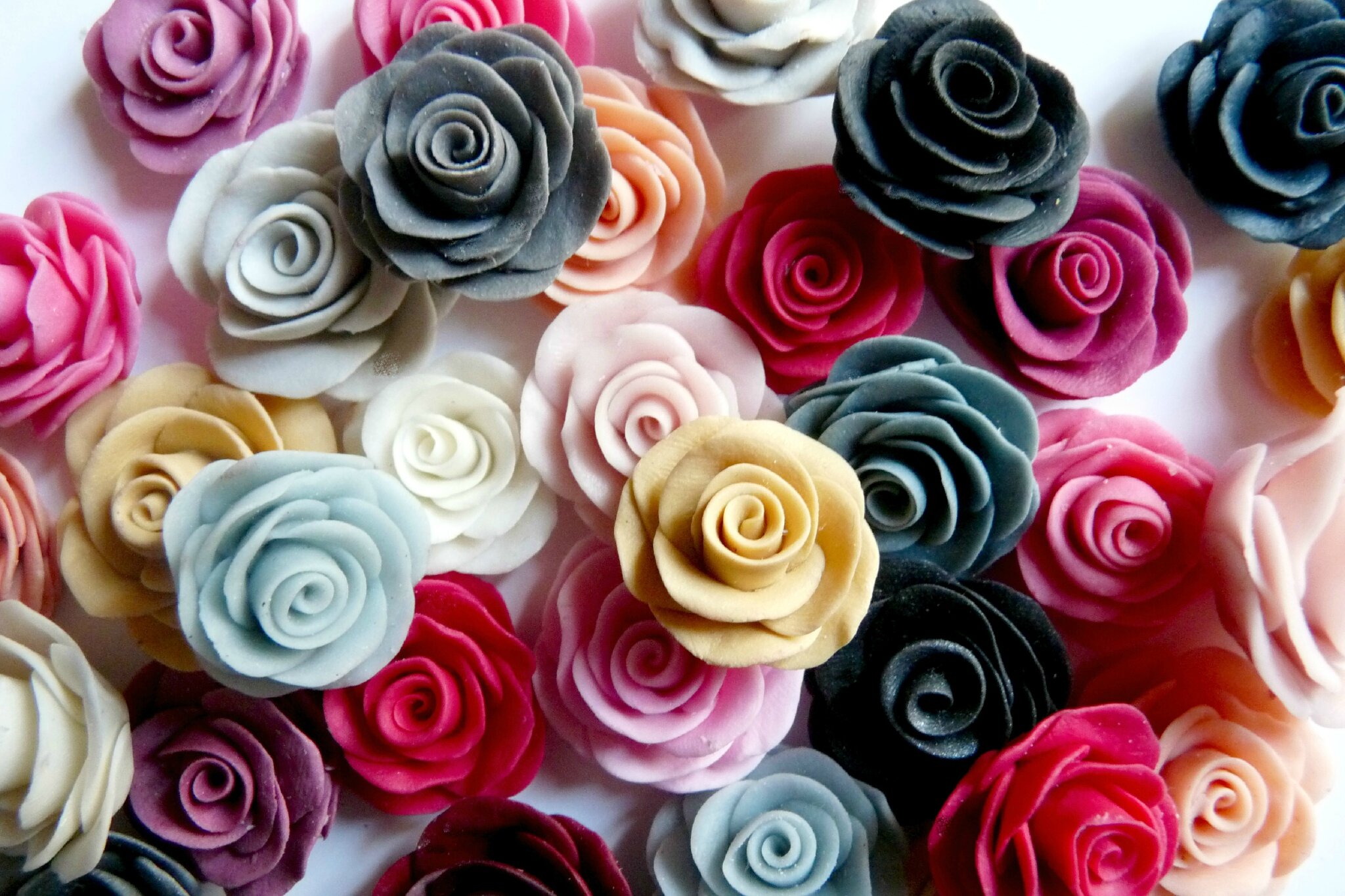 Petites roses modelées, ©Kalifragili (tous droits réservés) 