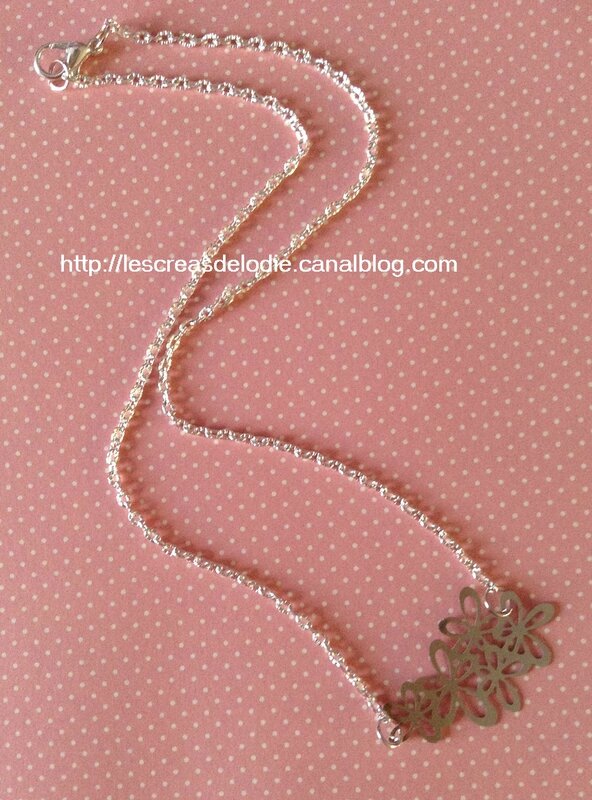 collier estampe fleur