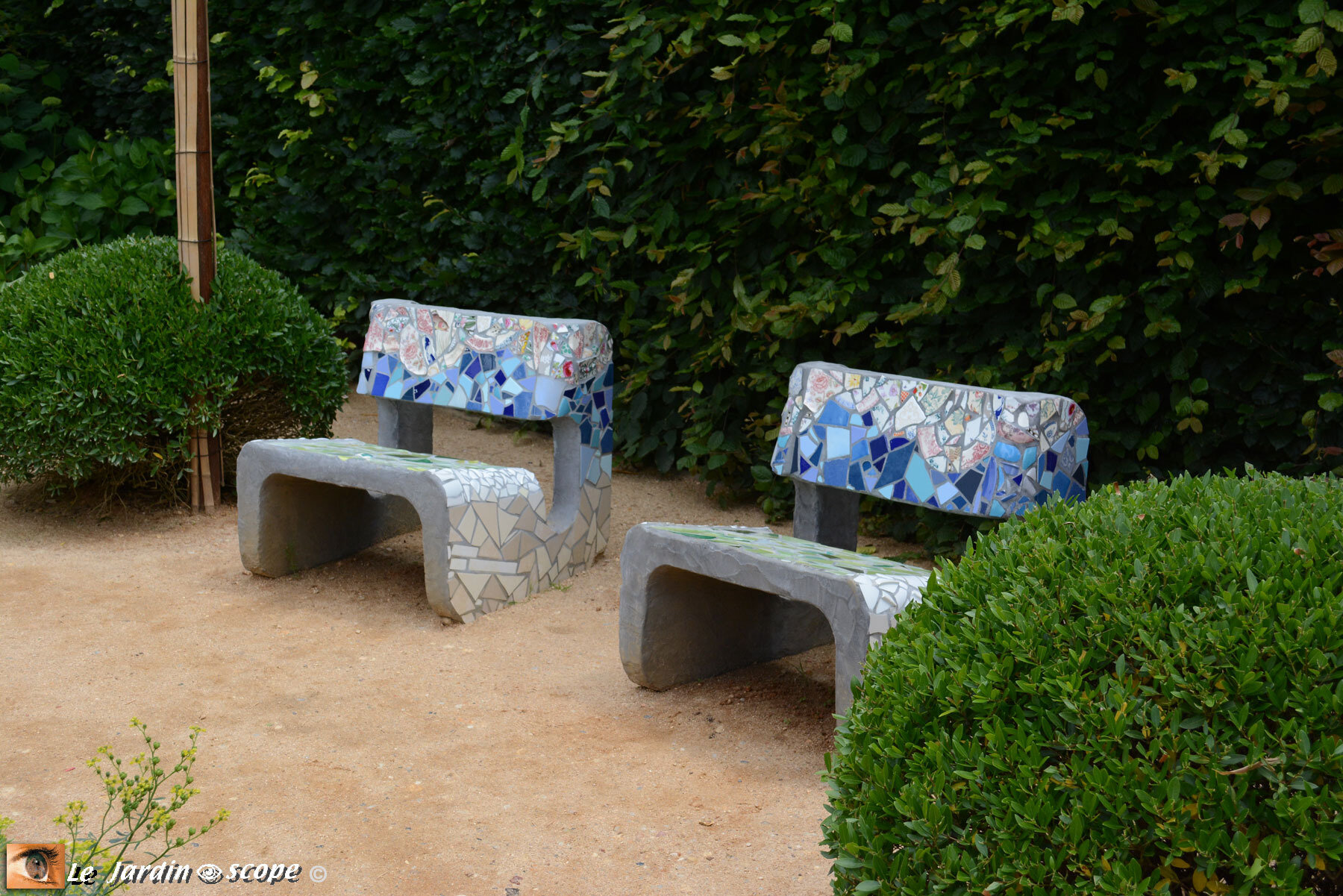 Bancs en ciment et mosaIque céramique (45) Chaumont