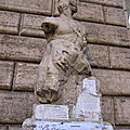 Les statues parlantes de Rome (1/10). « <b>Pasquino</b> », cul-de-jatte, manchot, défiguré, mais bavard.