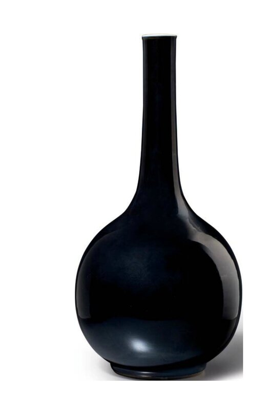 A large mirror-black glazed, bottle vase, China, Qing dynasty, Kangxi period (1662-1722)