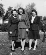 1944-10s-canada-NJ_Berniece_and_SisterInLawNiobeMiracle-010-1a