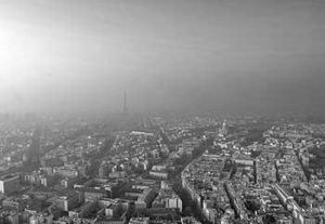 ib2732_nuage_pollution_paris_entrainant_baisse_importante_visibilite