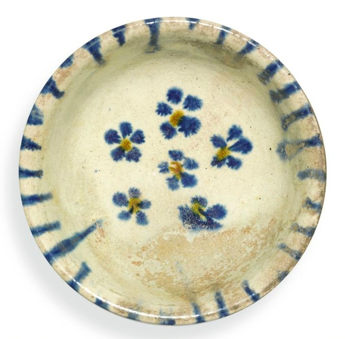 A cobalt-blue painted pottery bowl, Tang dynasty (618-907)