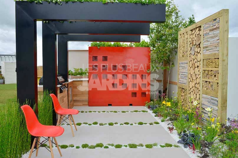 jardin-design-mur-rouge