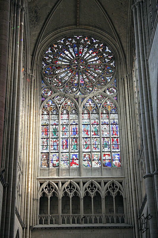 IMG_4677_vitraux _ rosace transept nord_redimensionnée