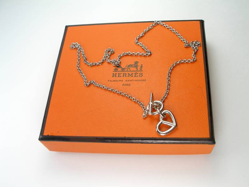 collier-hermes-coeur_amulette-argent-000_9619