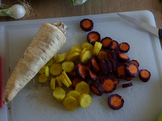 Racine tubéreuse de persil et carottes.