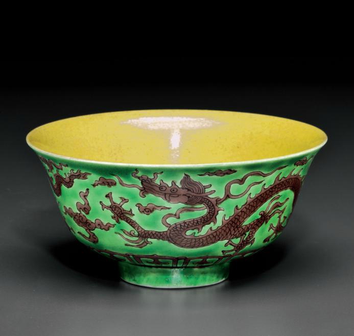 An unusual aubergine, green and yellow-glazed 'Dragon' bowl, Kangxi period (1662-1722)